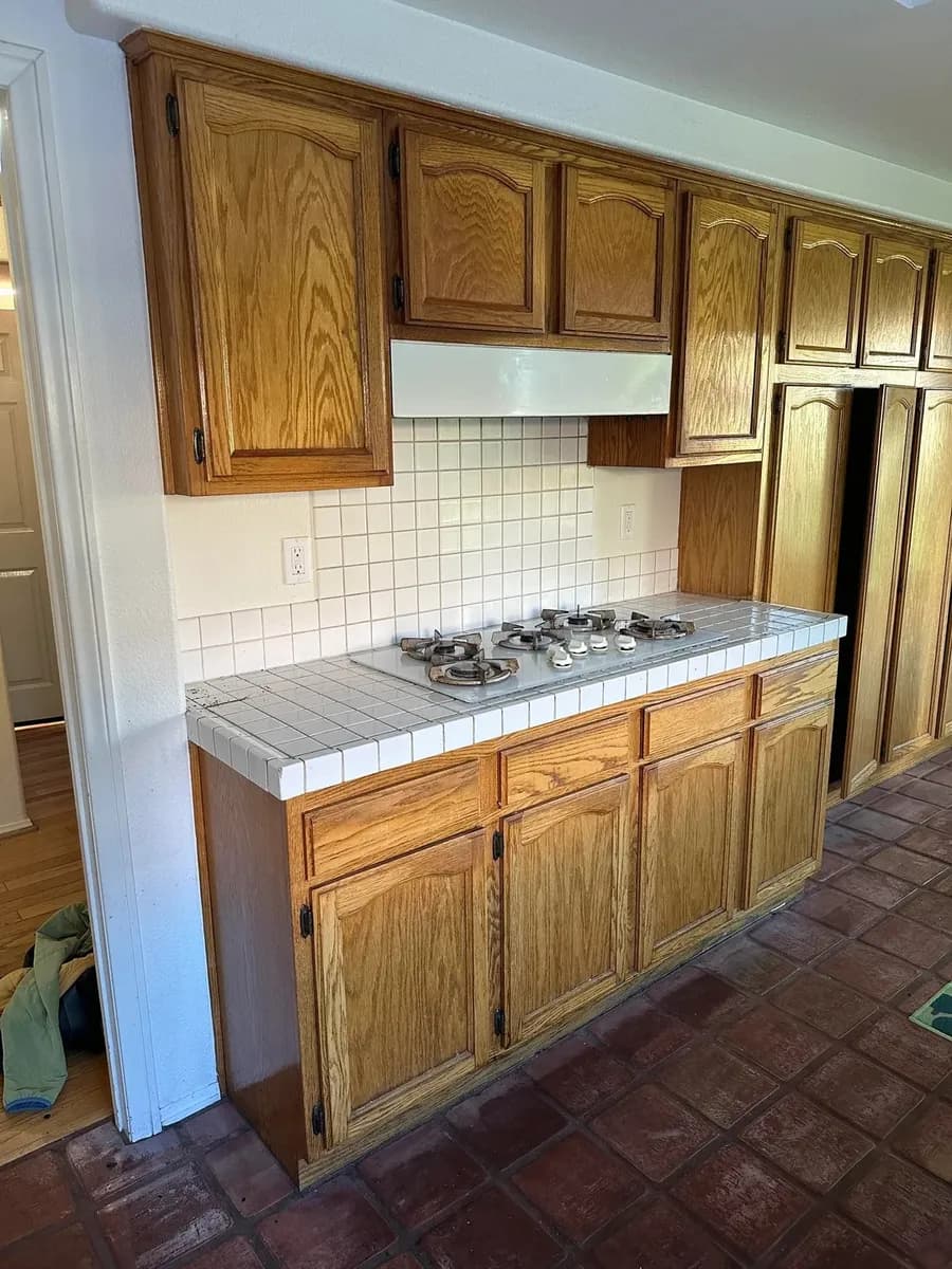 Kitchen cooktop wall before renovation